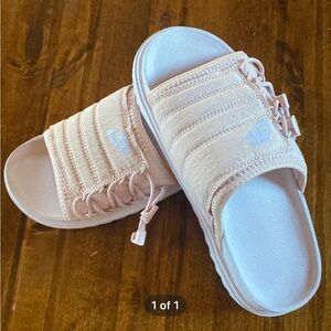 Nike Women's Sandals in Light Pink and White 6